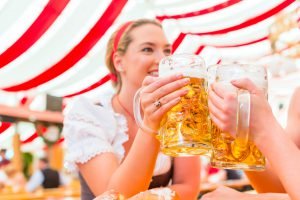 Oktoberfest-Preise: So viel kosten Eintritt, Hendl, Haxe und Bier in diesem Jahr